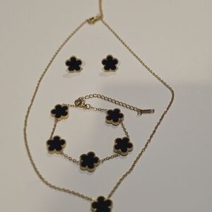 Elegant Black and Gold Plum Blossom Jewelry Set